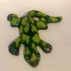 New Lizard hand painted with vivid details. Great for hanging on wall or display